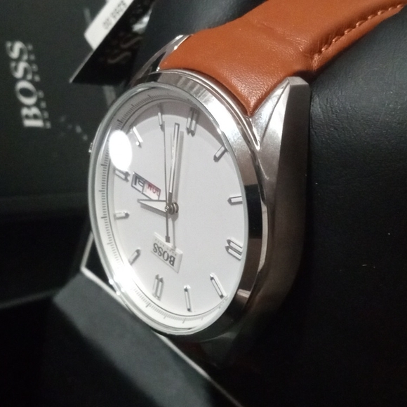 Hugo Boss Men's Driver 1513119 Light Brown Leather Analog Quartz Watch Brand new - Picture 4 of 13